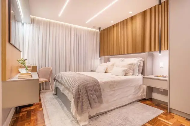 Piso de taco + tons amadeirados e neutros – Projeto: Rafaella Grasnoff – Loft 7 Arquitetura | Foto: Dam Mol