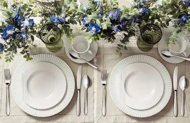 Transforme sua mesa com pratos de porcelana sofisticados e charmosos.