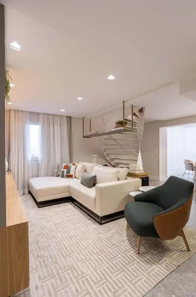 É essencial avaliar a estrutura, design, tecido e enchimento da poltrona para sala pequena para ter certeza de que o móvel é confortável – Projeto: Loft 7 Arquitetura | Foto: Dam Mol
