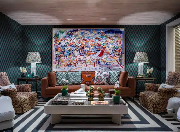 O mix de estampas deixou o décor desta sala cheio de personalidade – Projeto: Luiz Otávio Debeus – FOTO: Romulo Fialdini/CASACOR