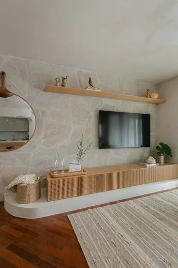 O ideal é evitar cestos grandes em espaços pequenos para não sobrecarregar a decoração.