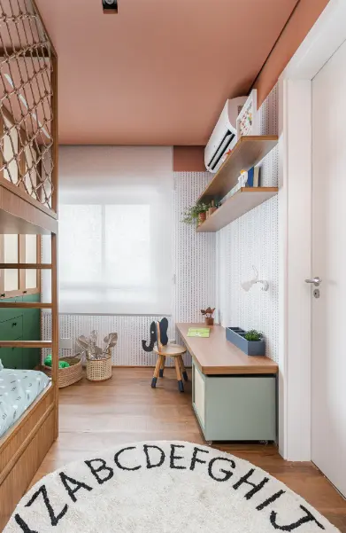 Escolha o cesto de palha considerando o estilo de decoração do seu ambiente.