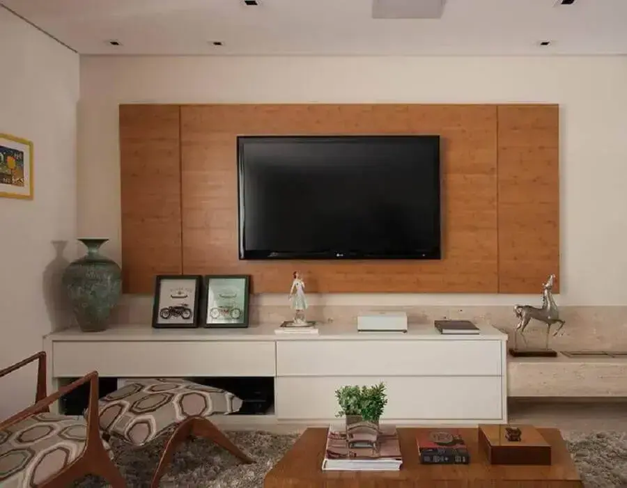 painel com rack branco para decoração de sala em tons neutros