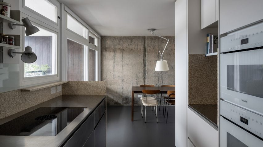 Cozinha do apartamento Trellick por Archmongers.
